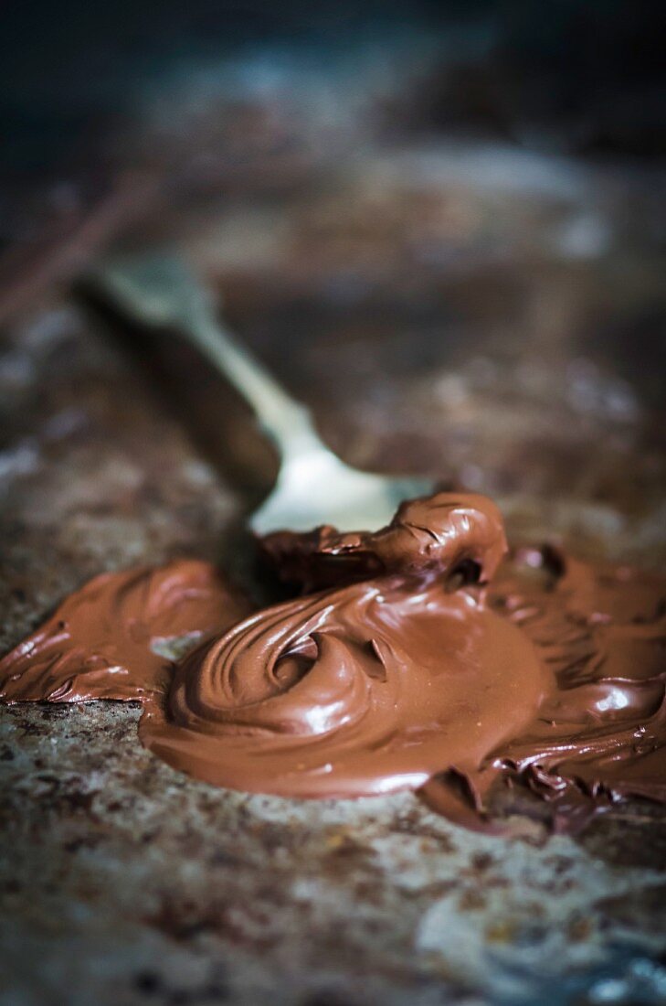 Vegane Schokoladenpaste aus Kakao, Ahornsirup und Wasser
