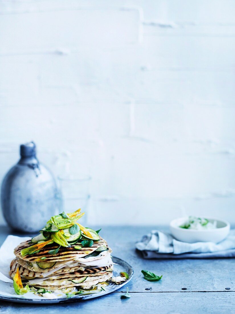 Quesadillas mit Zucchini, Ricotta und Feta