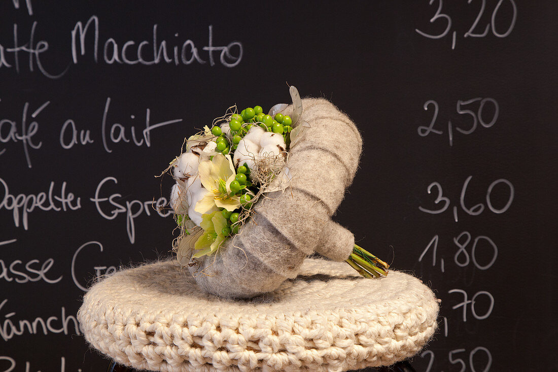 Wintry bouquet with collar of grey felt