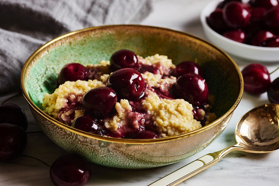 Süsse Hirse mit Kirschkompott (vegan)