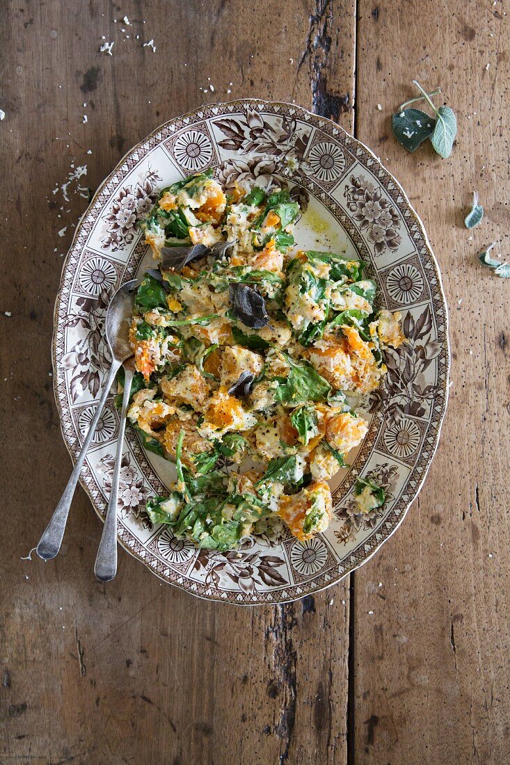 Gebackener Butternusskürbis mit Spinat und Ricotta (vegetarisch)