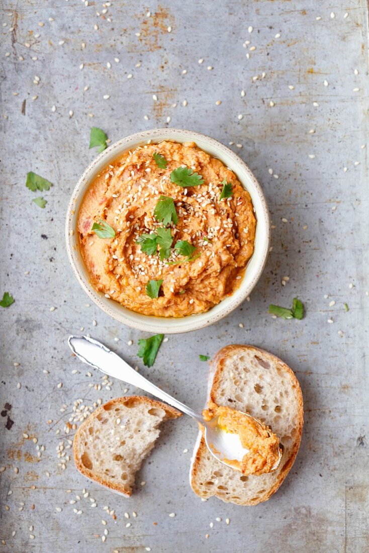 Hummus with sundried tomatoes