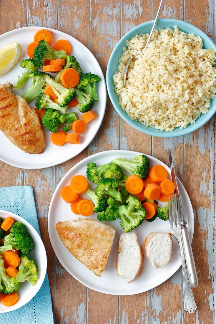 Chicken breast with steamed vegs (broccoli, carrot) and bulgur