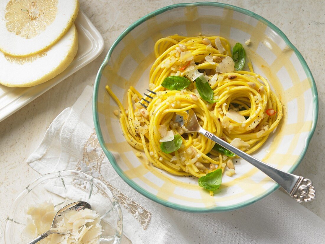 Spaghetti with lemon sauce