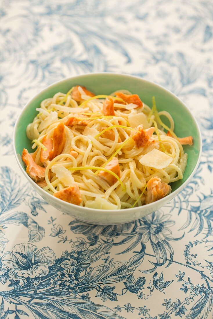 Pasta with salmon, fresh cheese, lemon zest and parmesan