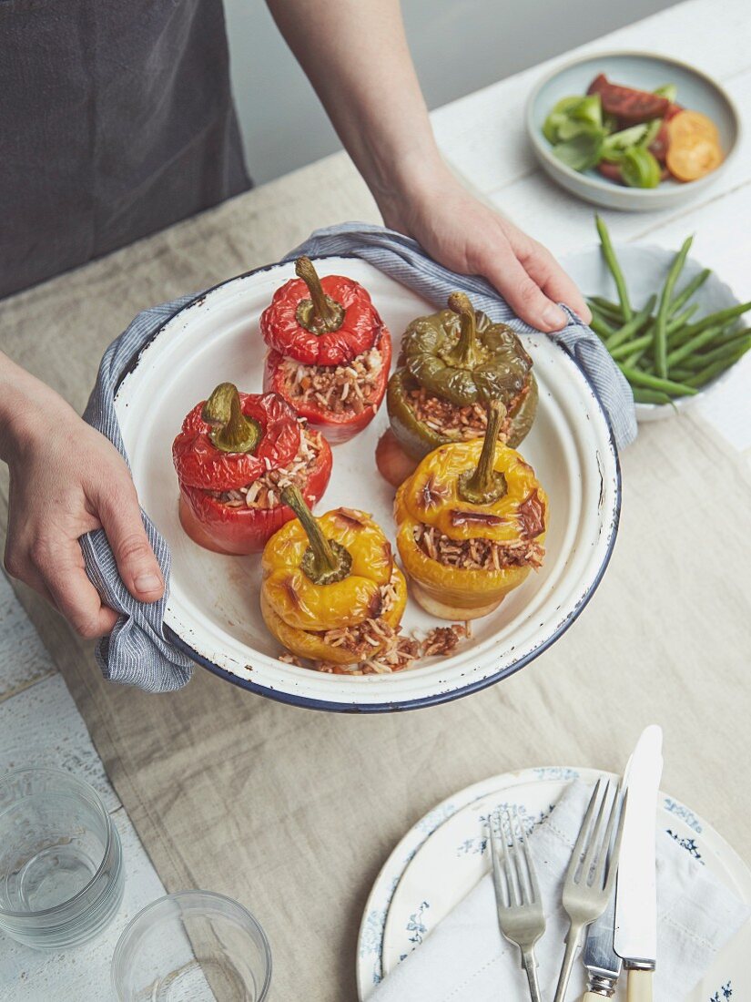 Gefüllte, gebratene Paprika