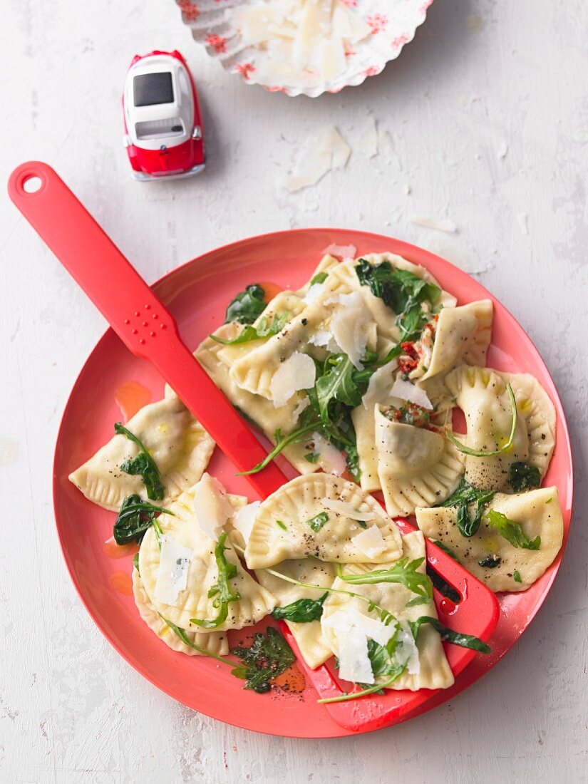 Ravioli stuffed with mozzarella, dried tomatoes and arugula