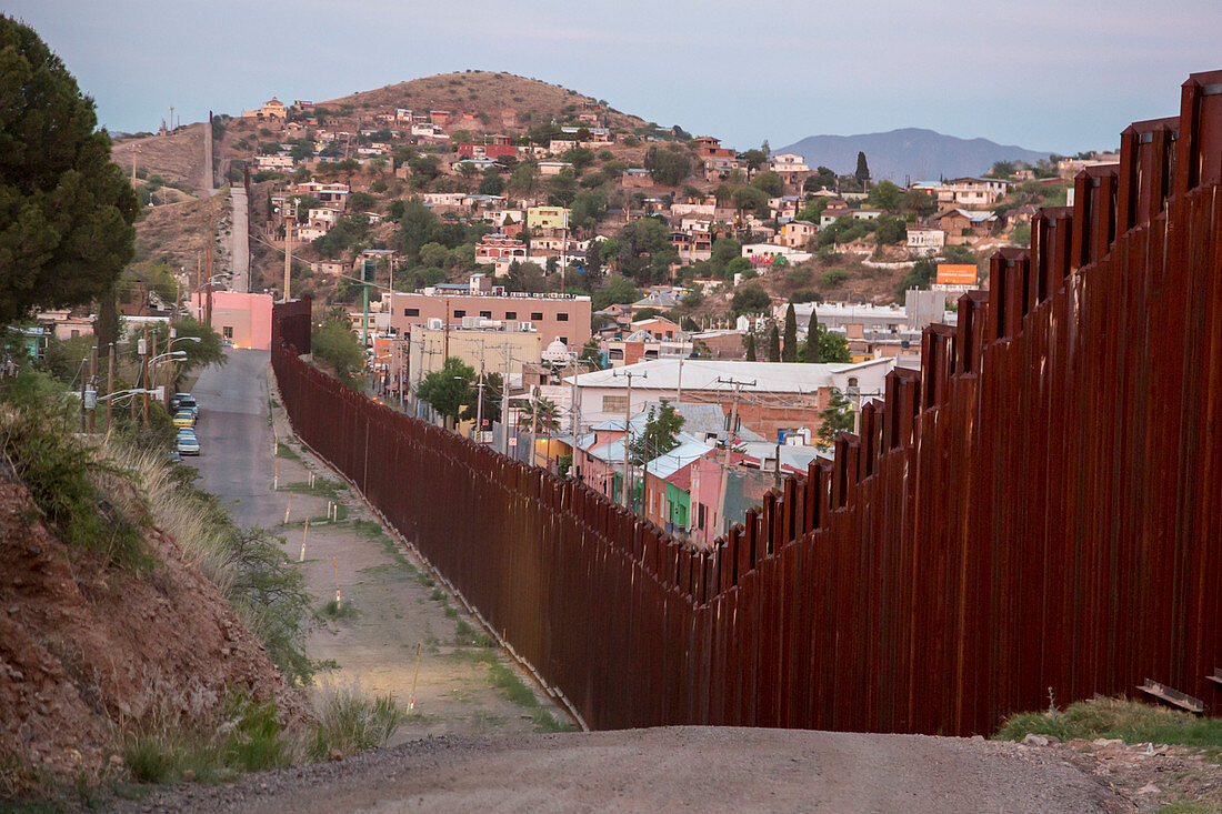 US-Mexico border fence, Arizona, USA