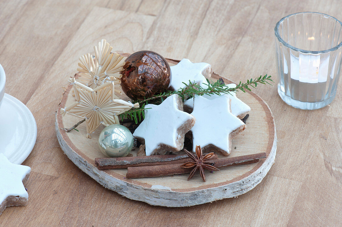 Kleine Advents- und Weihnachtsdeko auf Birkenscheibe : Zimtsterne