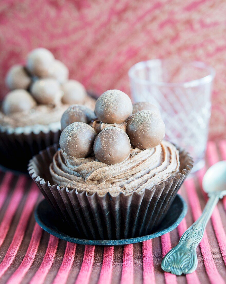 Cupcakes with chocolate pralines