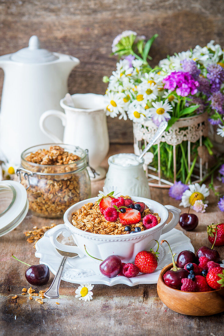 Honey granola with berries