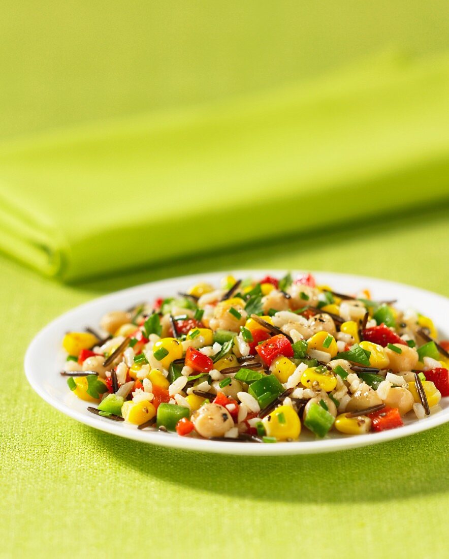 Wild rice salad with chickpeas and peppers