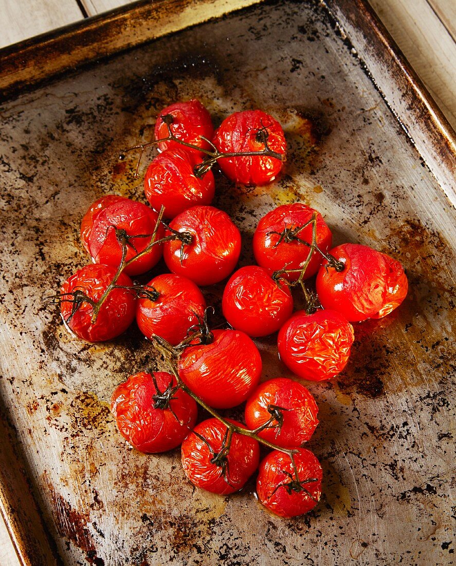 Ofengeröstete Tomaten auf Ofenblech