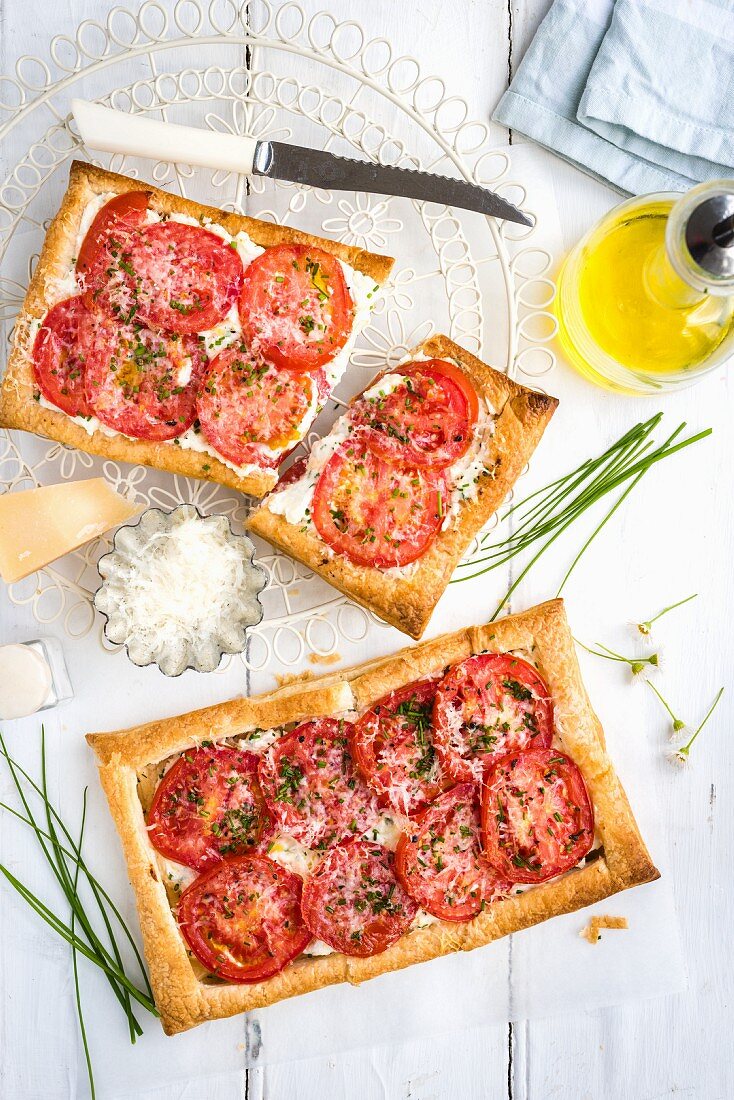 Puff pastry tarts with ricotta, feta and tomatoes (top view)