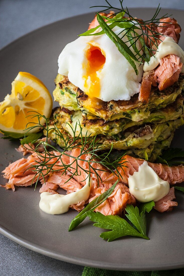 Courgette fritters with smoked salmon and poached eggs (close up)