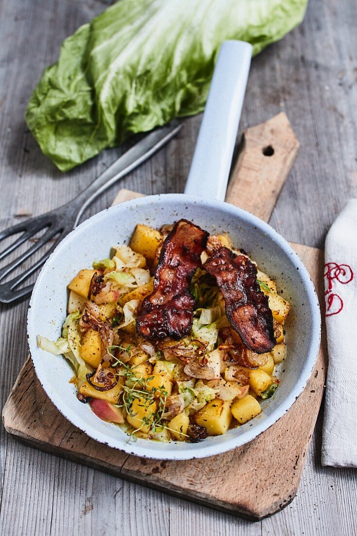 Honey potatoes with chicory and fried bacon