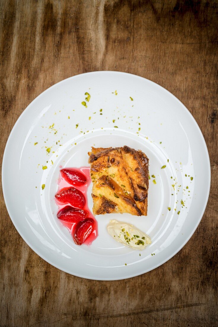 Bread And Butter Pudding mit Pistazien