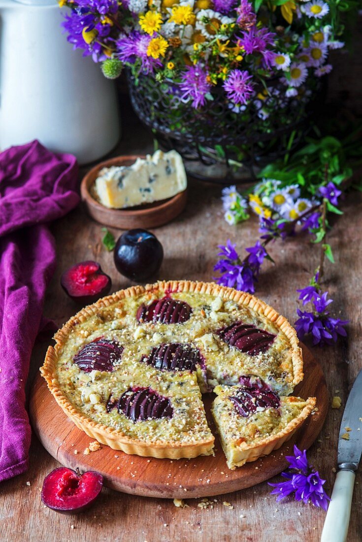 Blue cheese pie with walnuts and plums