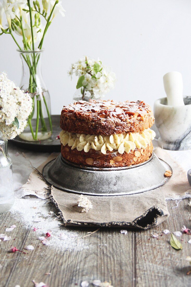 Mandelkuchen mit Sahne