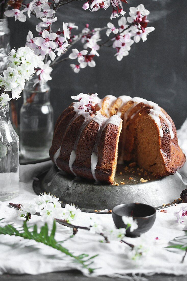 Cake with white icing, sliced