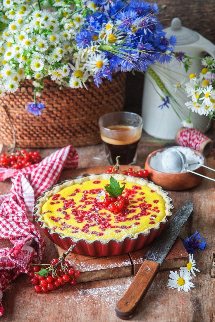 Ricotta-Pie mit roten Johannisbeeren