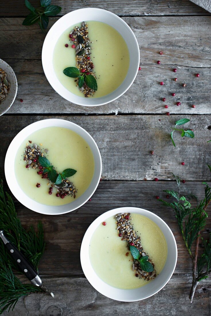 Vichysooise, cream of leeks soup garnished with seeds