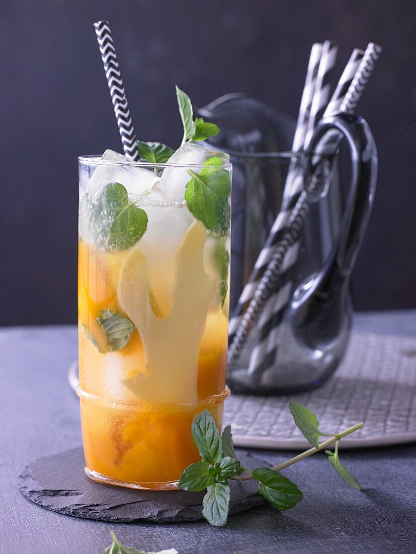 Mint lemonade with ginger and mango