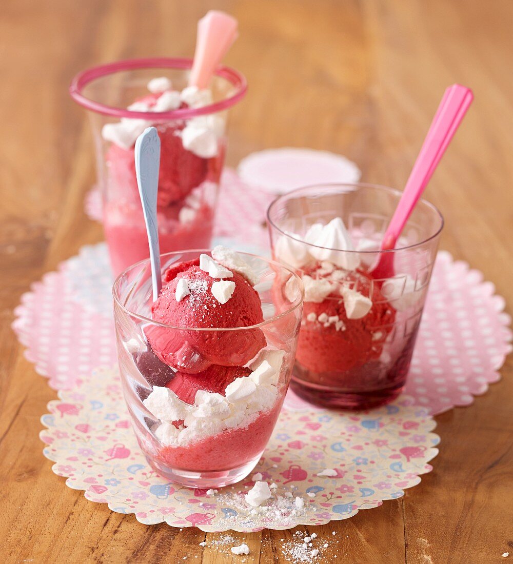 Raspberry ice cream with meringue pieces in a glass