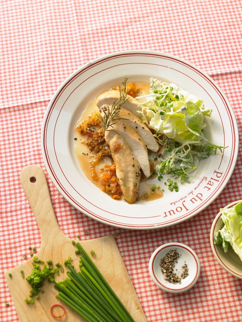 Glasierte Hähnchenbrust mit Salat