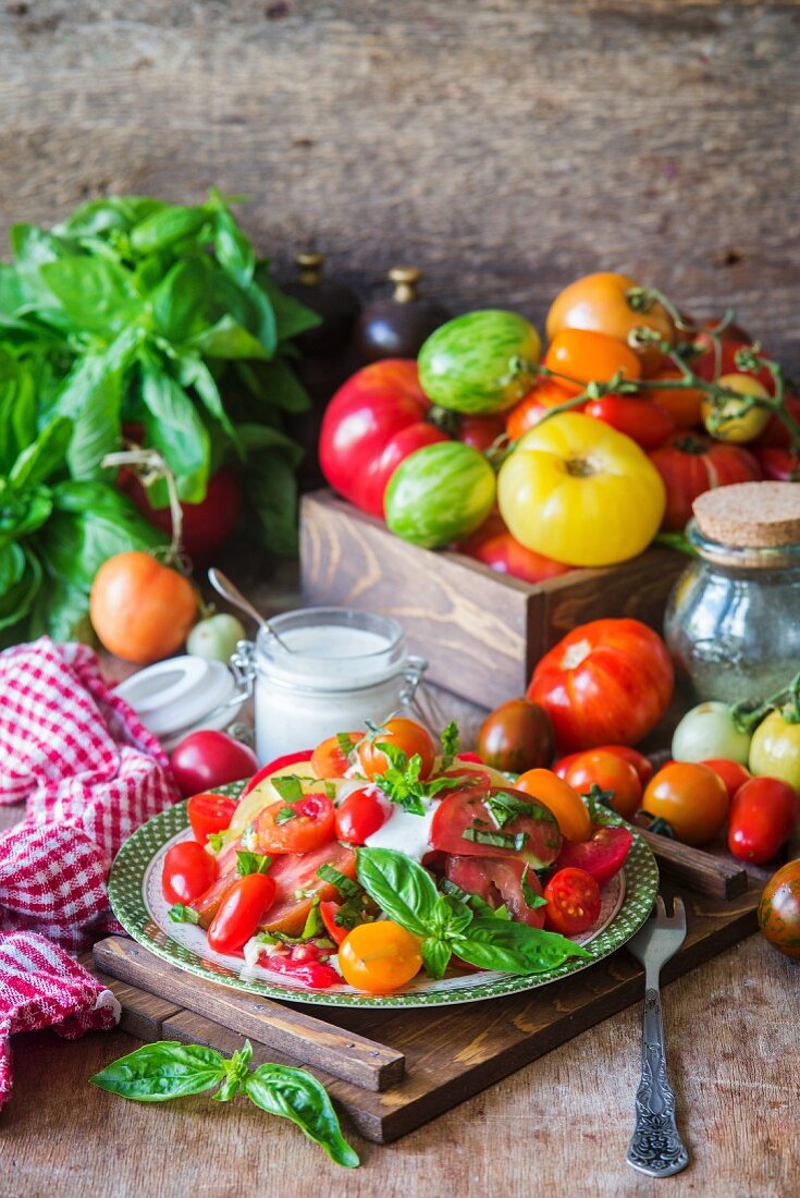 Tomato salad with basil and garlic