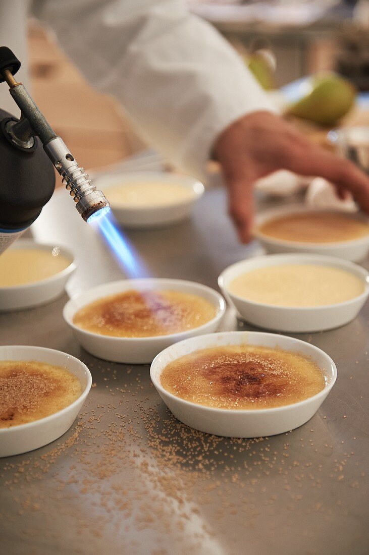 Crème brûlée karamellisieren