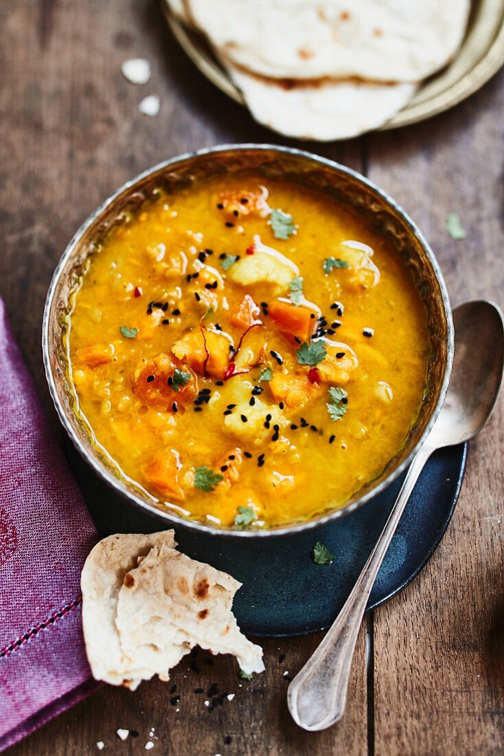 Red lentil soup with hokkaido pumpkin and black caraway seeds (India)