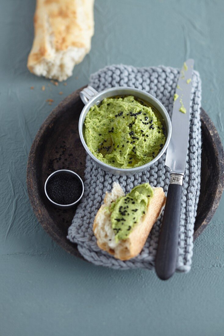 Kale houmous with black seeds