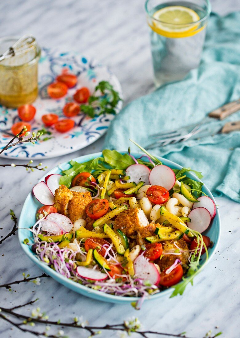 Salad with chicken and fresh wegetable
