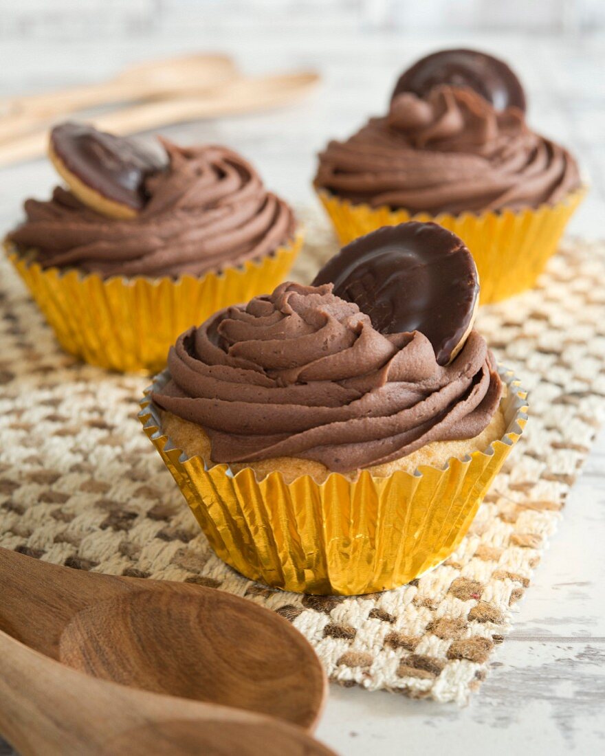 Cupcakes with chocolate cream and jaffa cakes