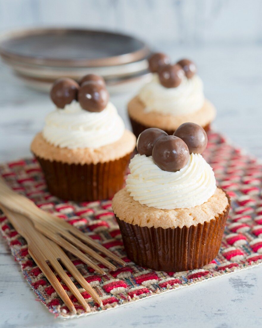 Cupcakes with cream and chocolate balls