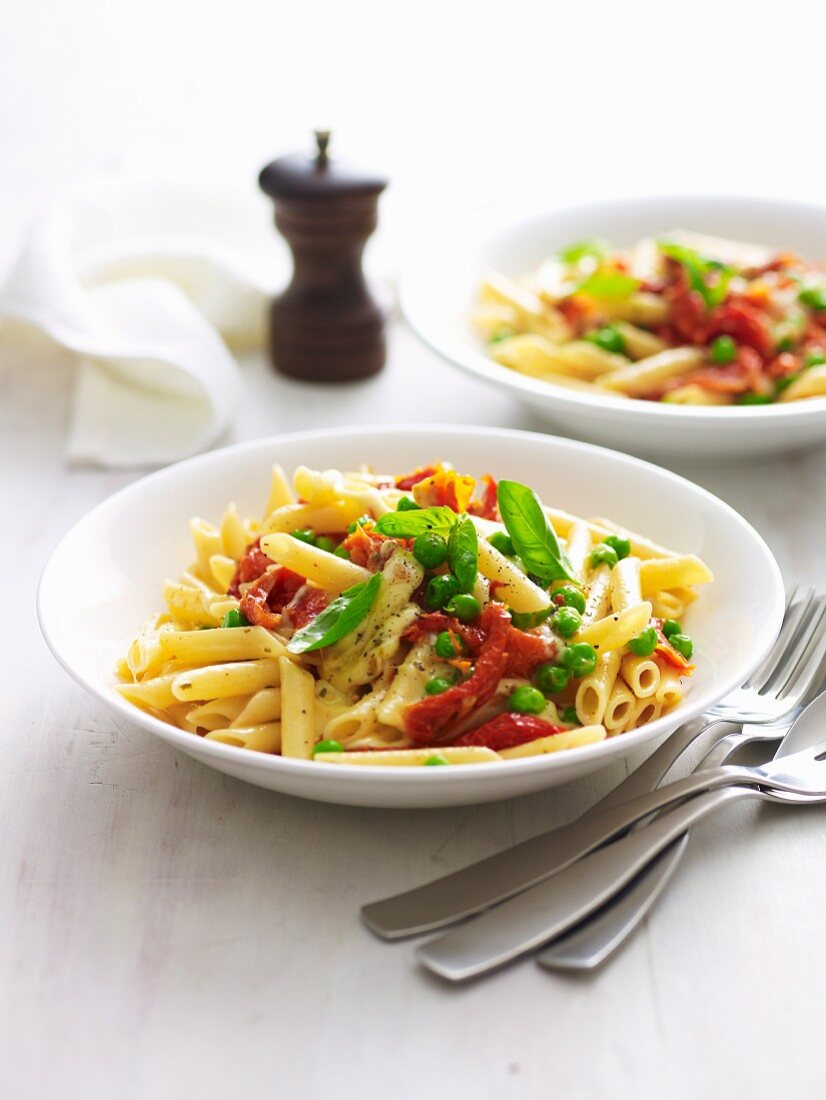 Pea, Semi-Dried Tomato and Bocconcini Pasta