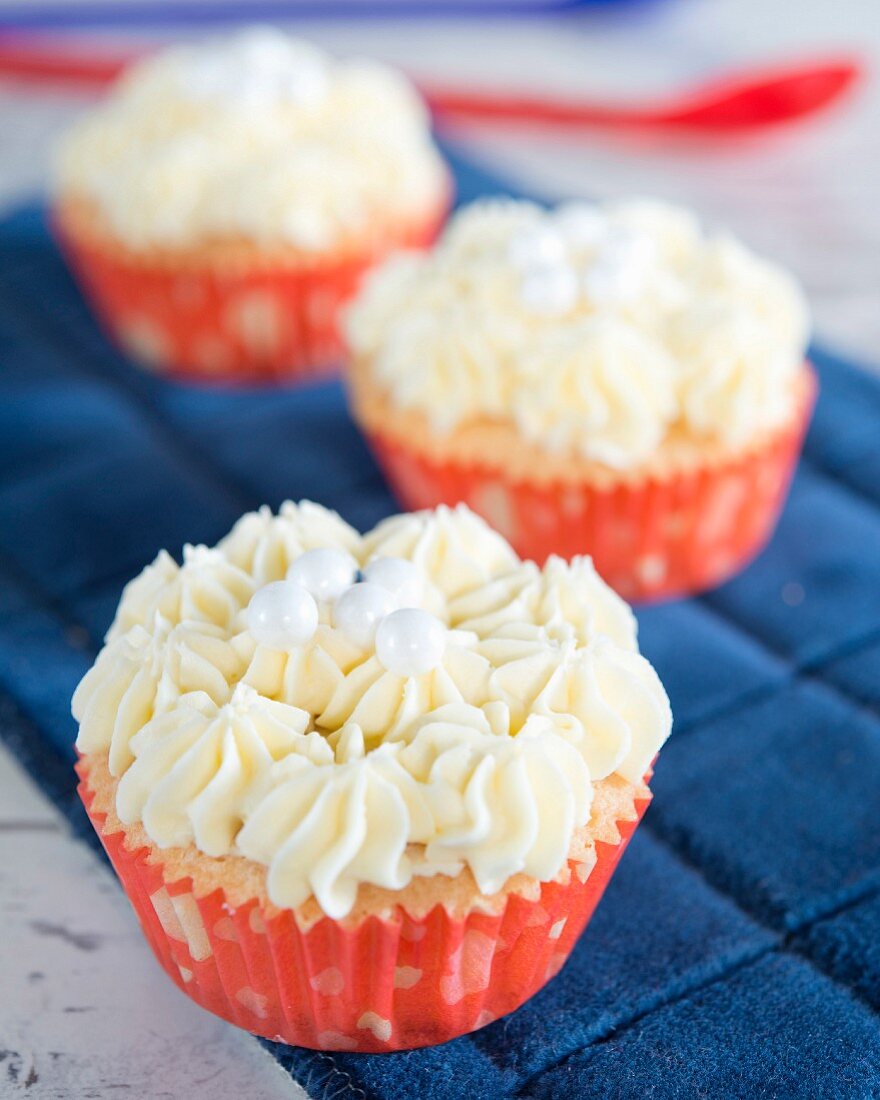 Cupcakes with buttercream and white sugar pearls