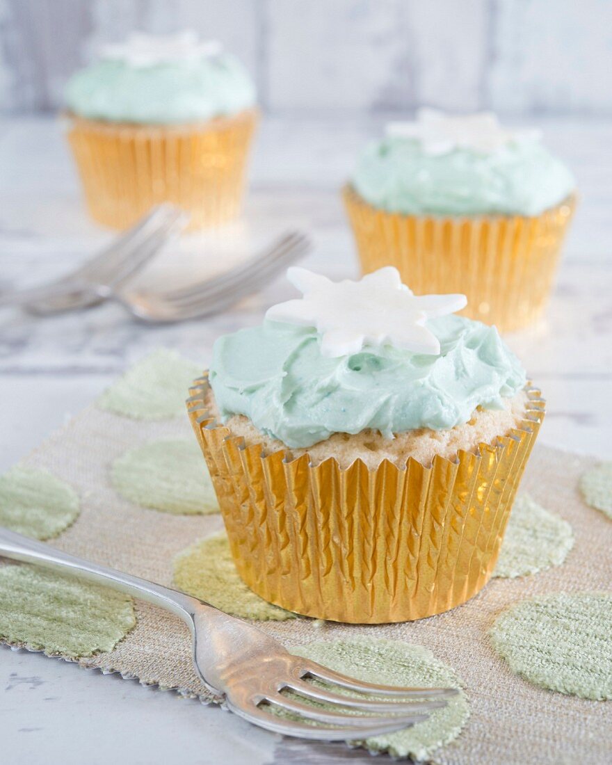 Cupcake mit Buttercreme und Fondantstern