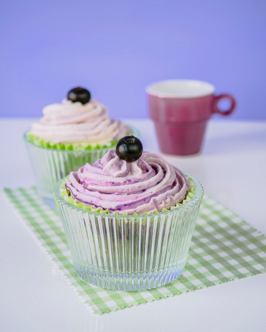 Cupcakes with blueberry frosting and blueberries