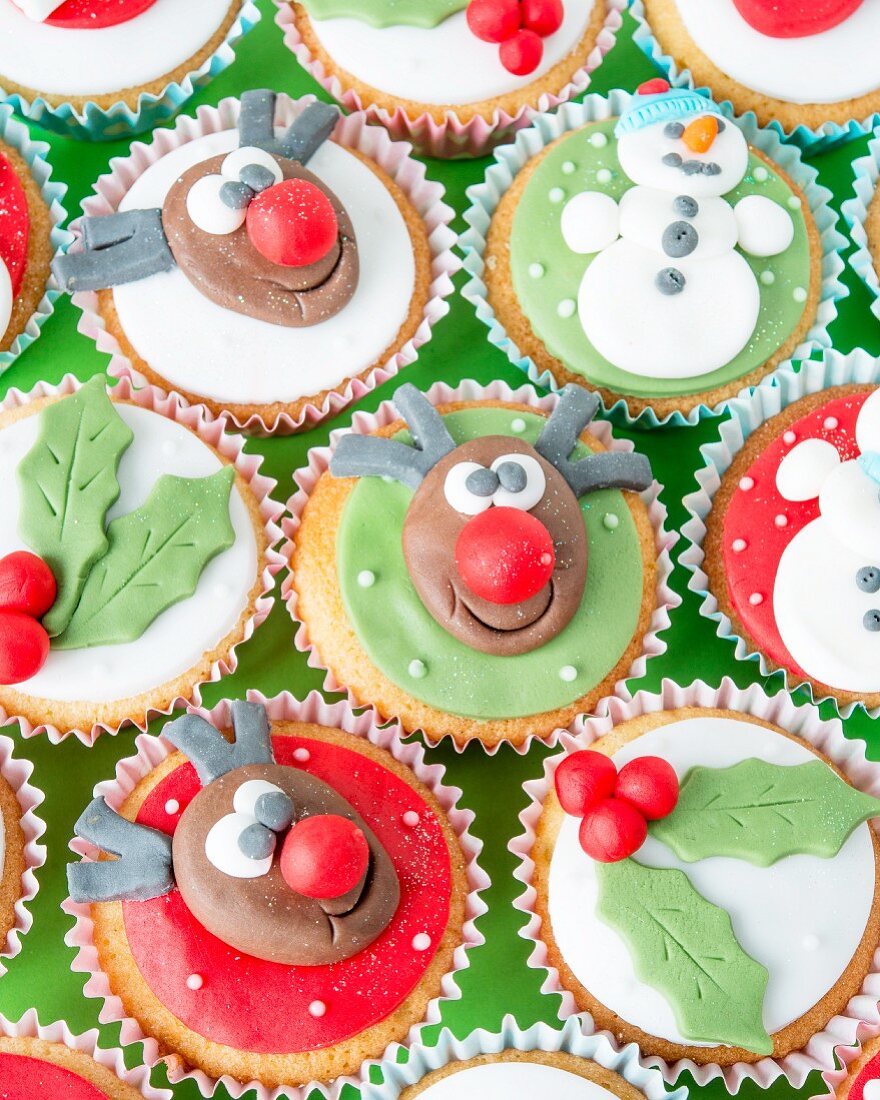 Verschiedene Cupcakes für Weihnachten