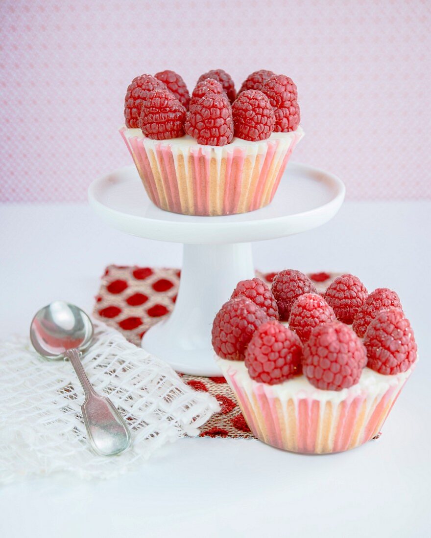 Cupcakes mit Himbeeren