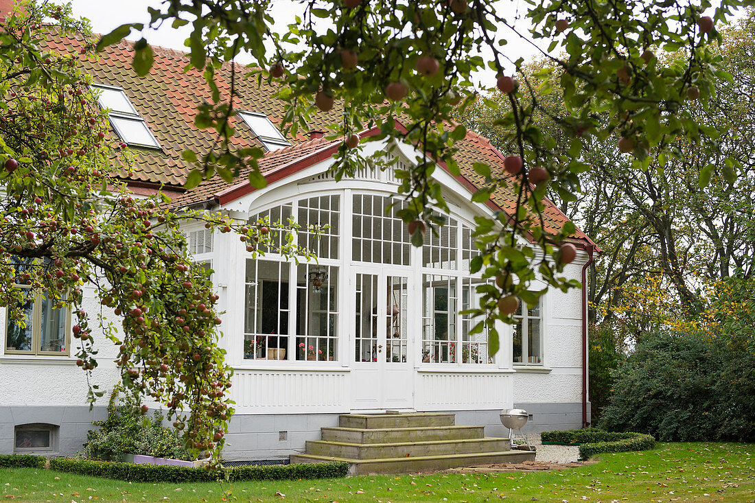 Elegant Swedish house with conservatory