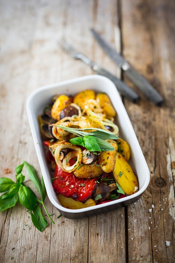 Oven-baked vegetables (red pepper, potatoes and mushrooms)