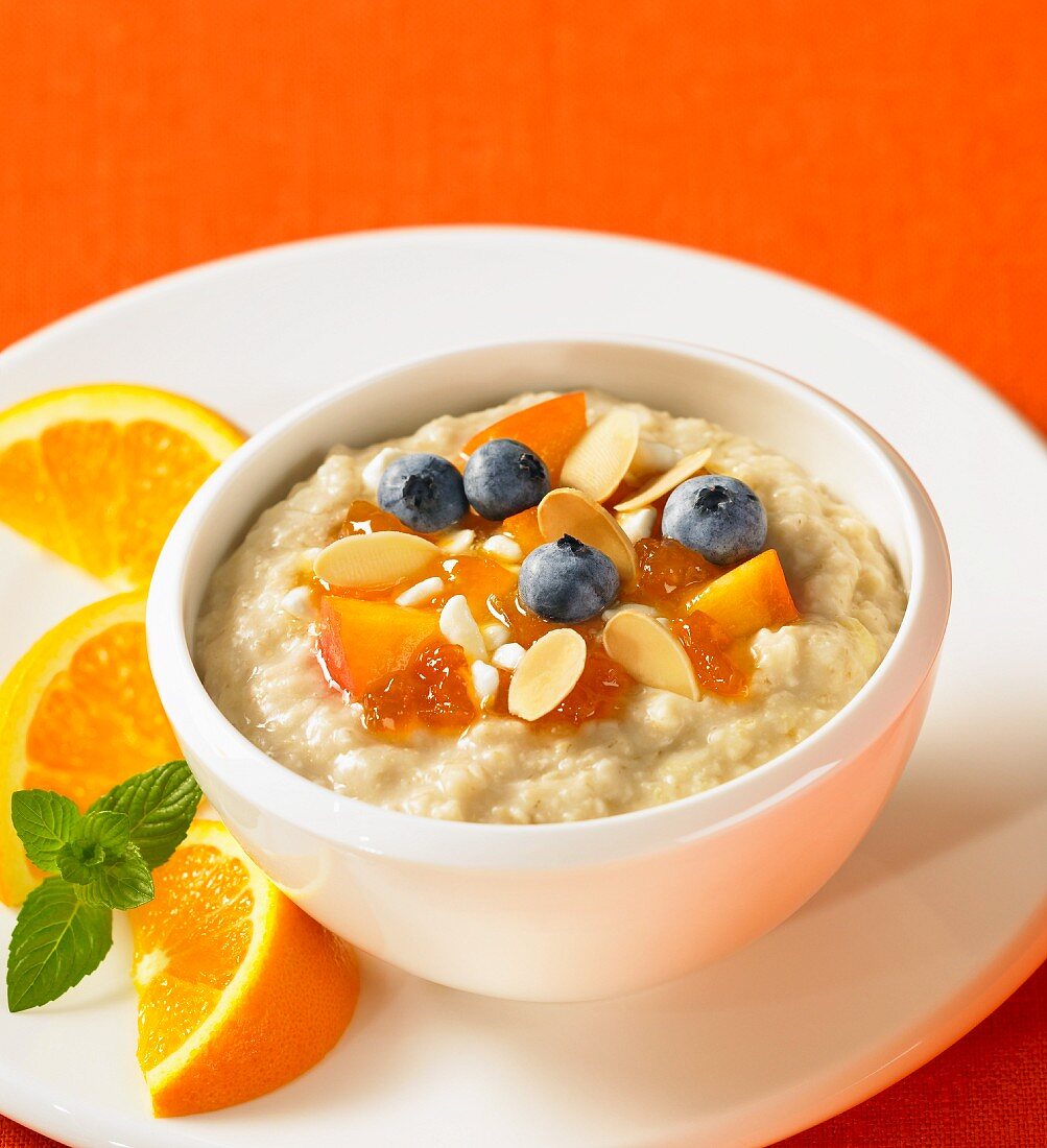 Oatmeal with apricots, blueberries and flaked almonds