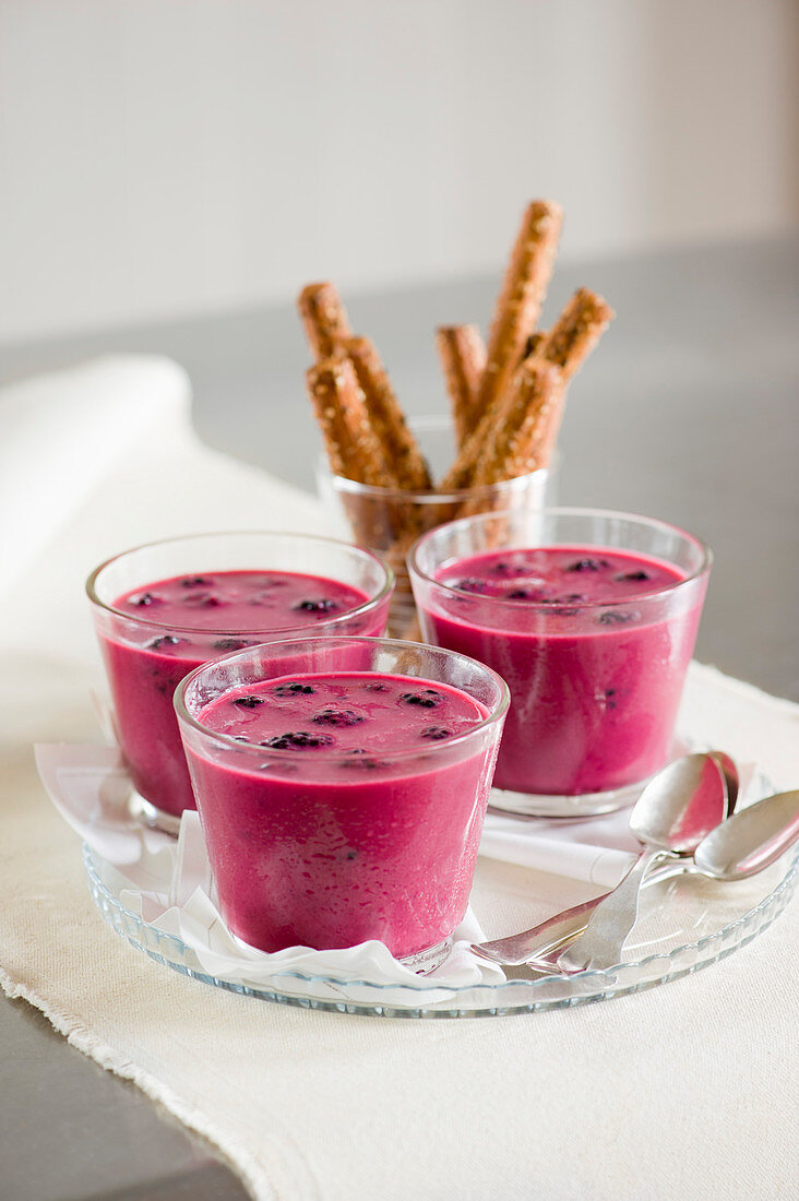 Fruchtsuppe mit Beeren