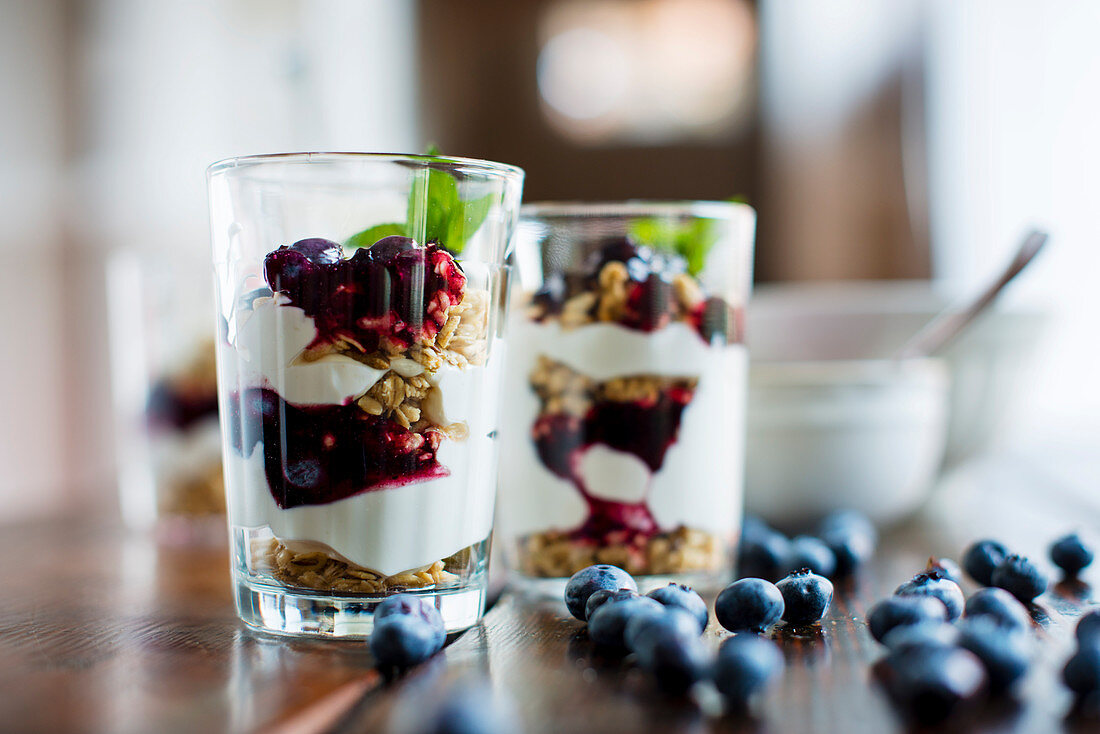 Müsli mit Joghurt und Heidelbeeren