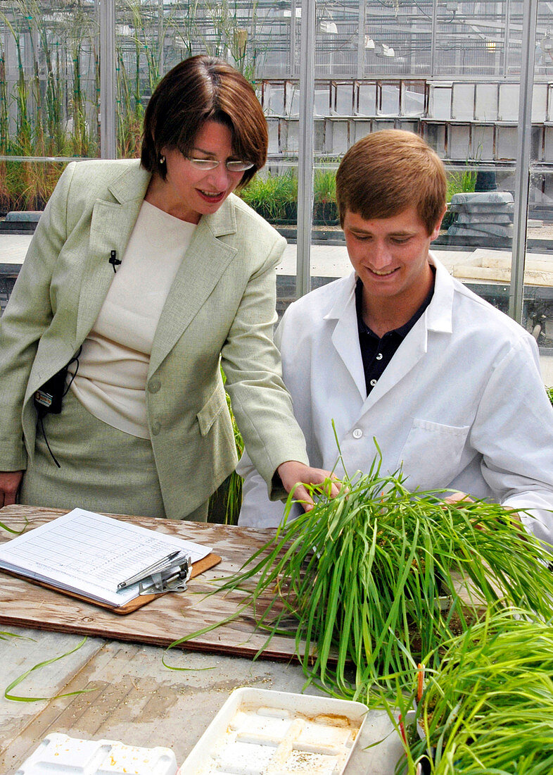 US Senator visiting plant disease lab