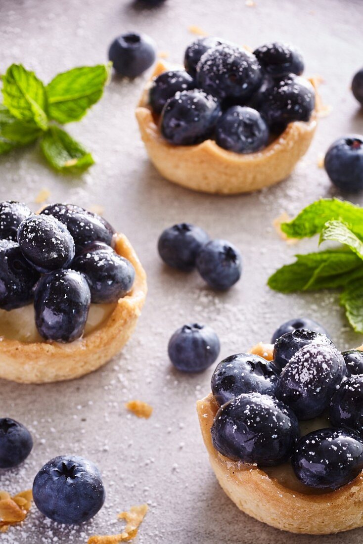 Blueberry tarts with sugar