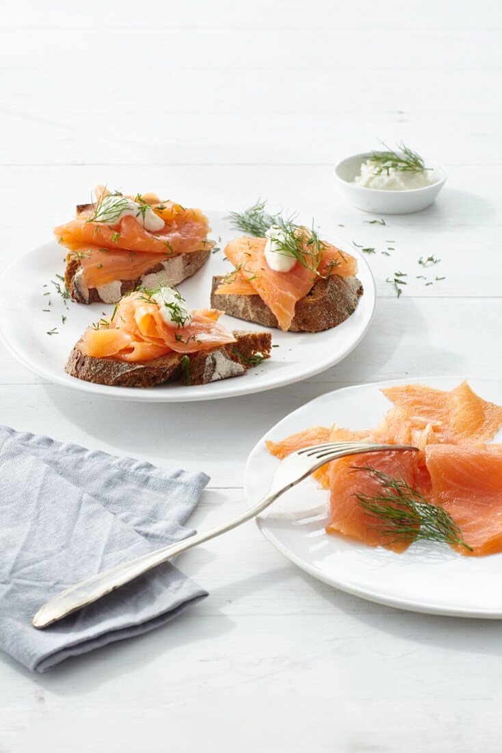 Brown bread with salmon, creamy horseradish sauce and dill